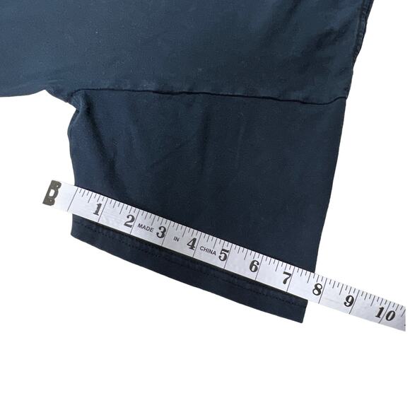 Free Hugs Available Here Tee Shirt Crew Neck Short Sleeve Size Large Black White - Picture 10 of 11